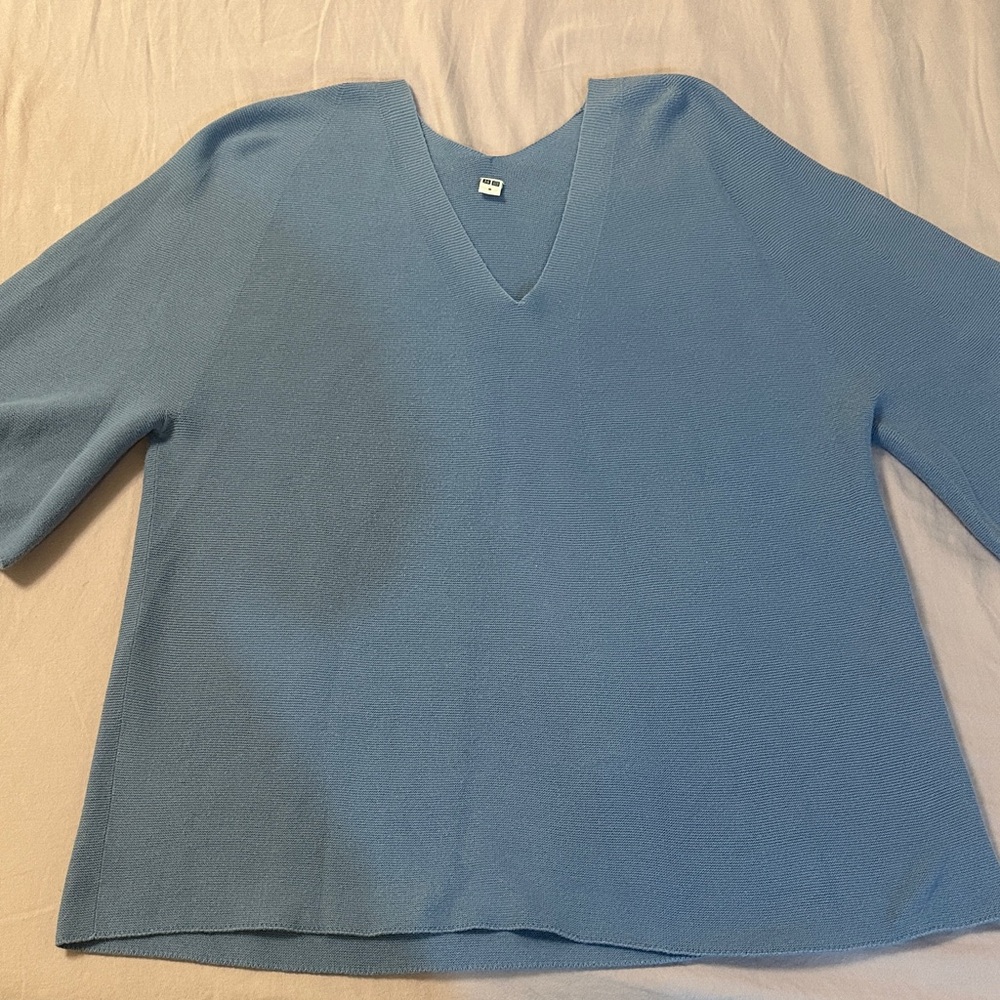 Brand new Uniqlo Women's V-Neck Sweater in Soft Blue